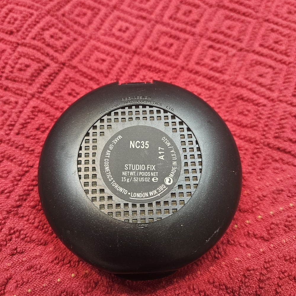 MAC Studio Fix Foundation - Picture 2 of 4